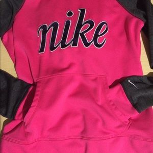 🎄PINK AND BLACK NIKE PULL OVER HOODIE